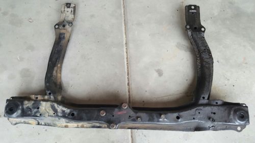 1998-2002 Honda Accord 2.3L SubFrame K Miembro del bastidor Cuna del motor Viga delantera delantera 4 cilindros