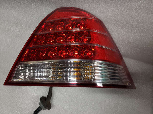 Genuine Mercury Montego Tail Lamp Assembly 6T53-13B504-AA Passengers side RH